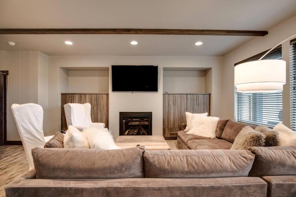 Luxury Townhome On The Park With Bridger Mtn Views ボーズマン エクステリア 写真