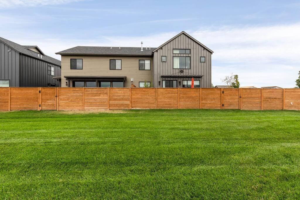 Luxury Townhome On The Park With Bridger Mtn Views ボーズマン エクステリア 写真
