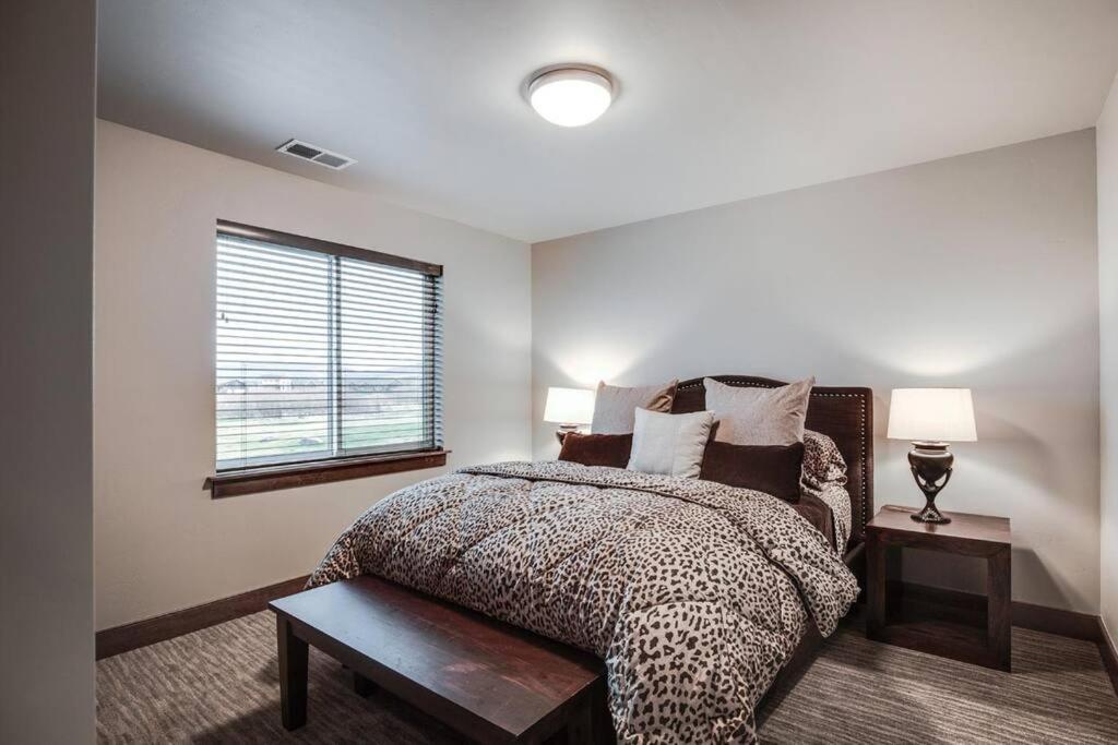 Luxury Townhome On The Park With Bridger Mtn Views ボーズマン エクステリア 写真
