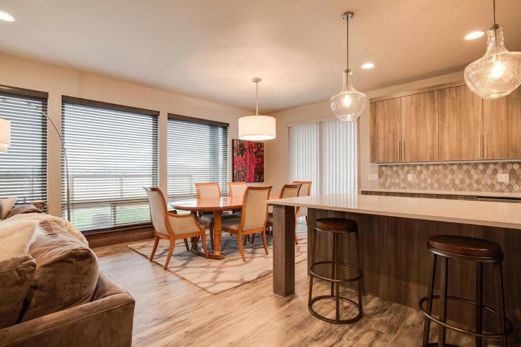 Luxury Townhome On The Park With Bridger Mtn Views ボーズマン エクステリア 写真