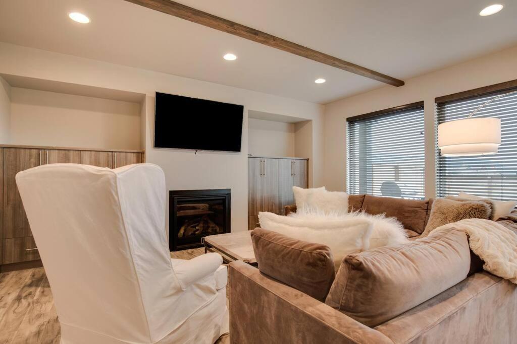 Luxury Townhome On The Park With Bridger Mtn Views ボーズマン エクステリア 写真